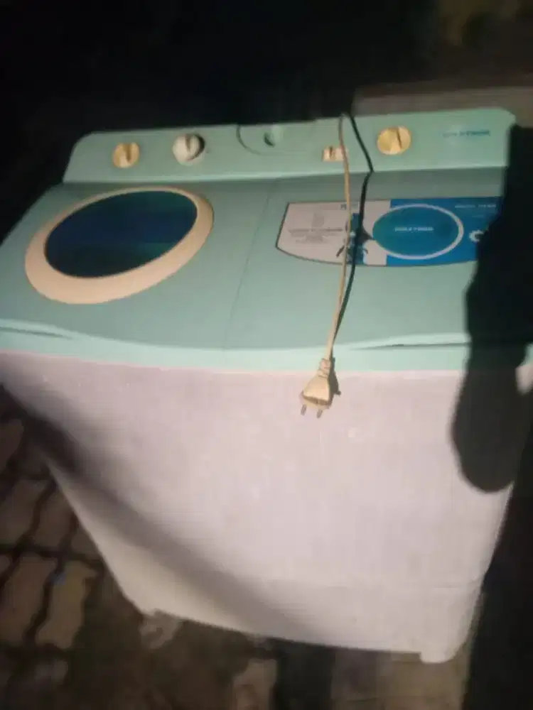 Mesin cuci gede merk Polytron 9kg noken normal siap pake