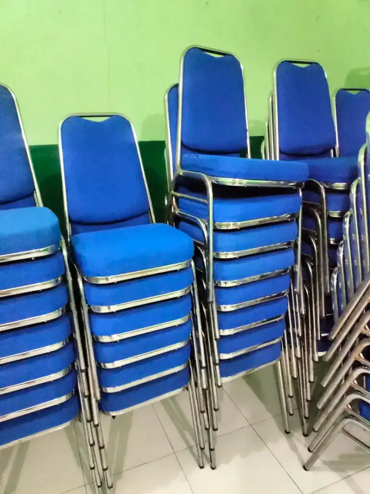 Kursi susun futura untuk pesta kantor tunggu, bekas, bagus siap pakai