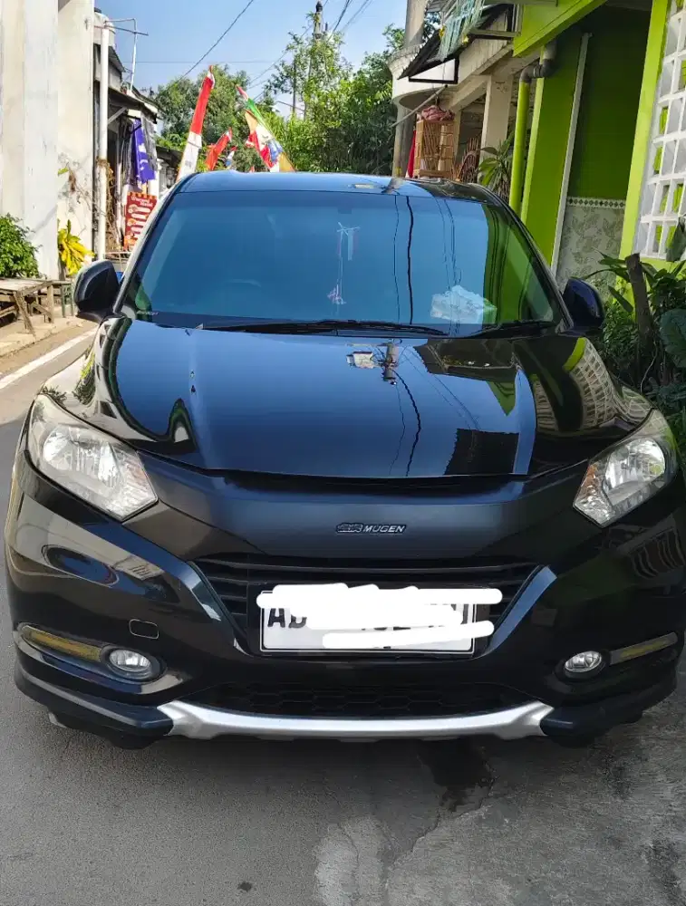 Mobil HRV hitam AD cantik