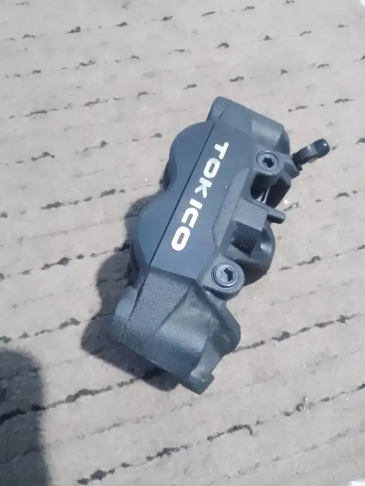 Limbah moge kaliper CBR 1000 kiri