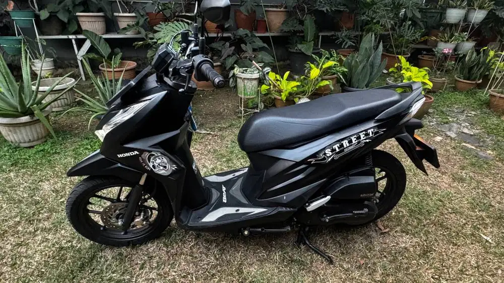 Honda BeAT Street 2024 Hitam – KM 4.400 – Tangan Pertama Pajak Panjang