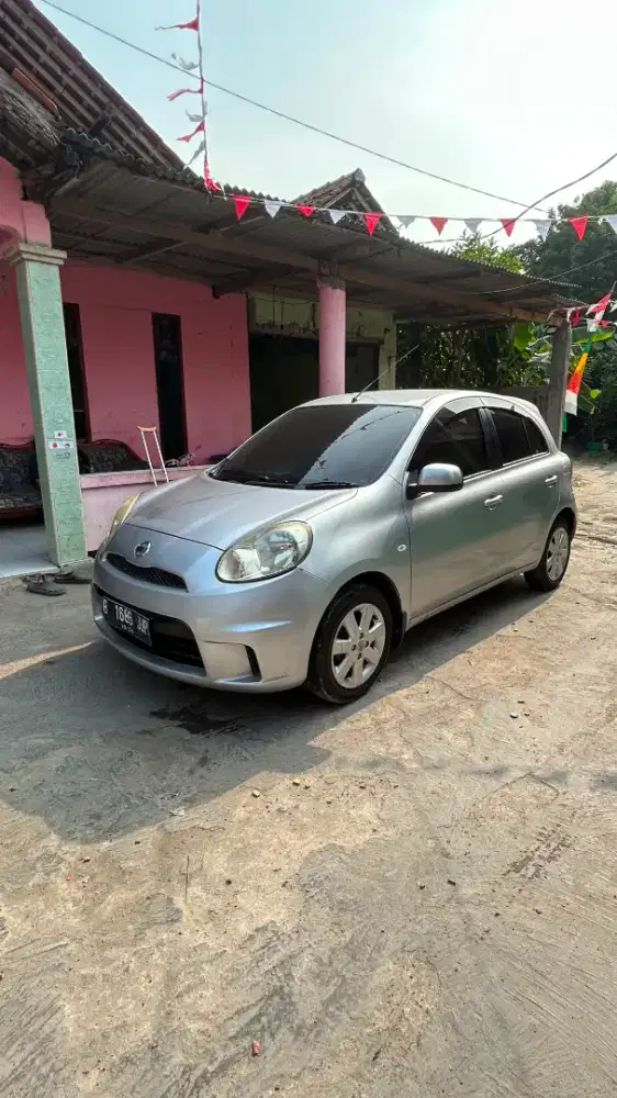 Nissan MARCH AT XS