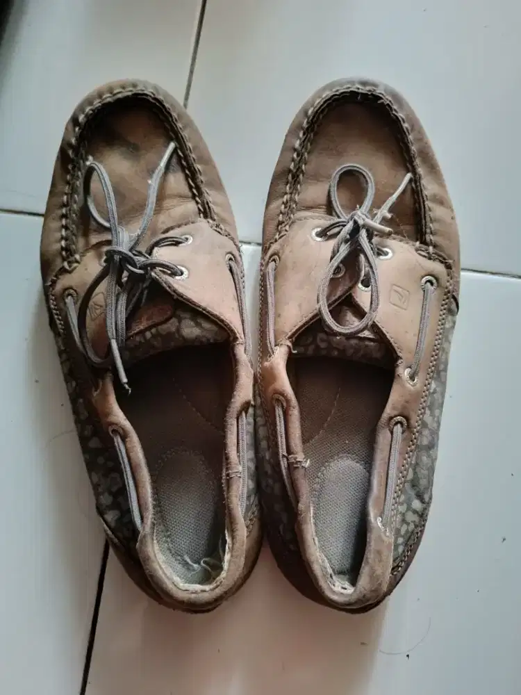 Dijual Sepatu casual Spery motif size 41