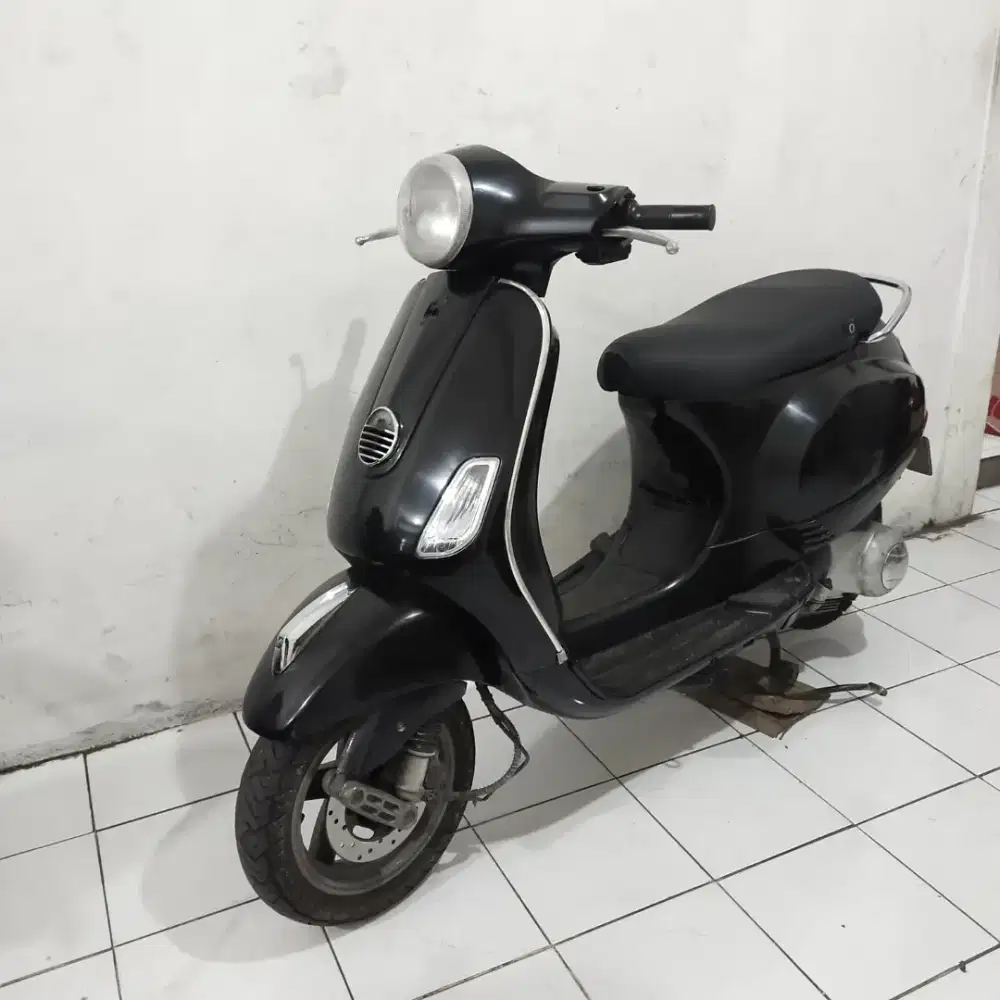 Piaggio Vespa LX150 2012 Lengkap Bagus