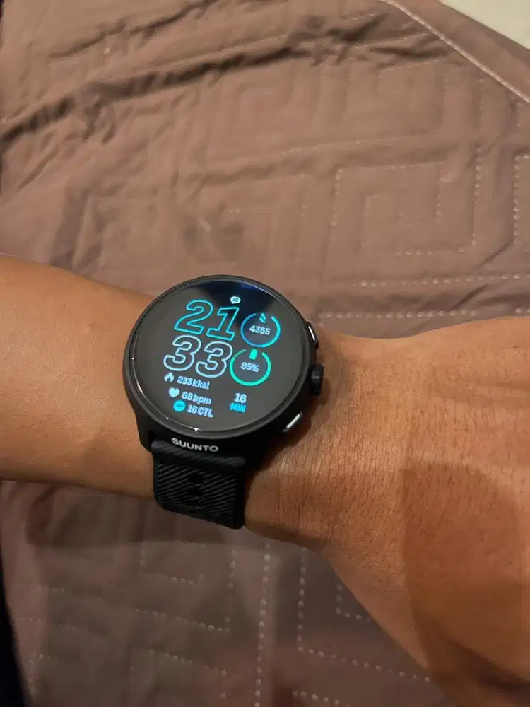 Suunto run all black