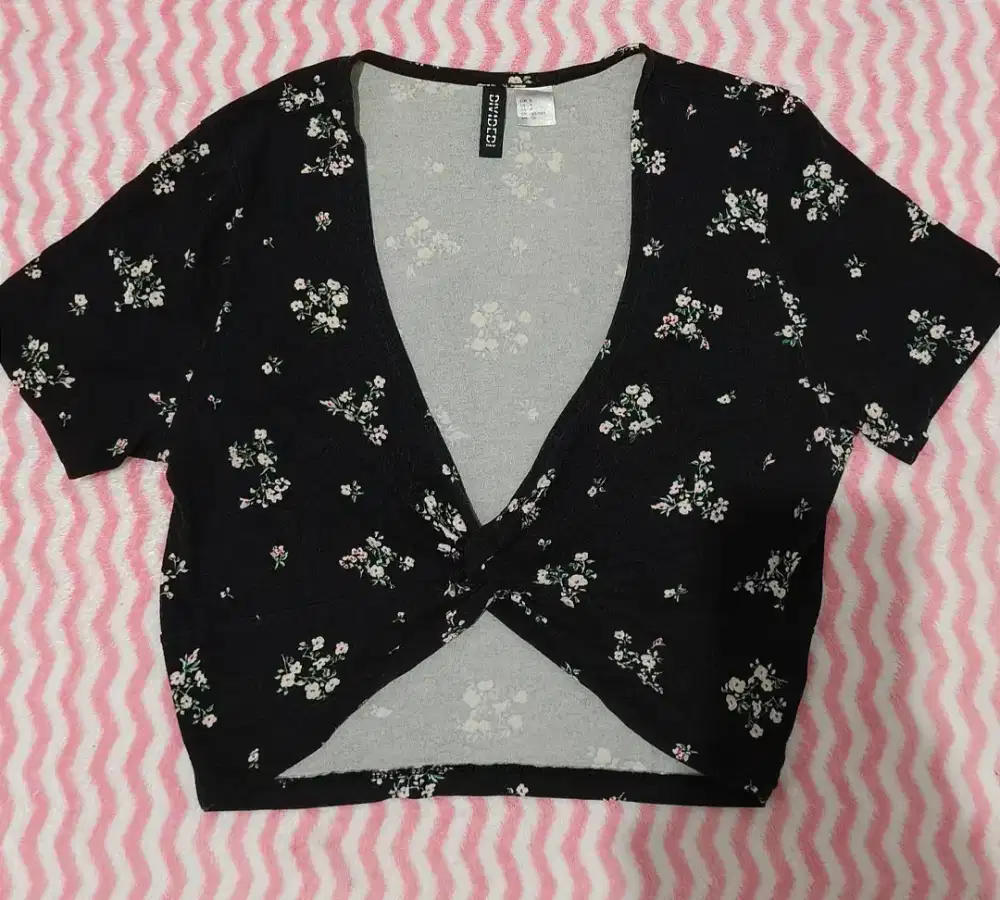 Crop Top Bunga HnM