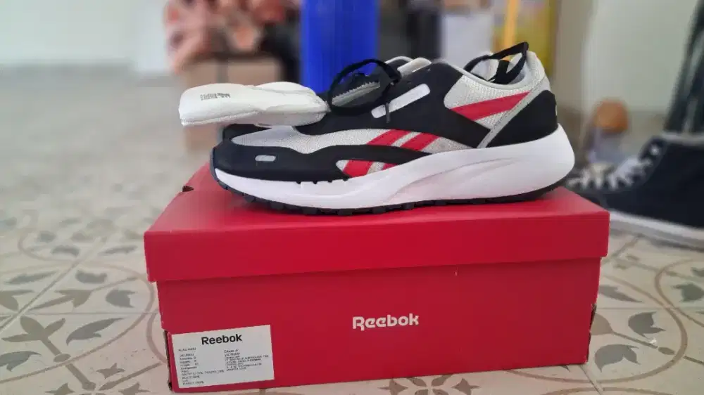 New sepatu reebok gl8900
