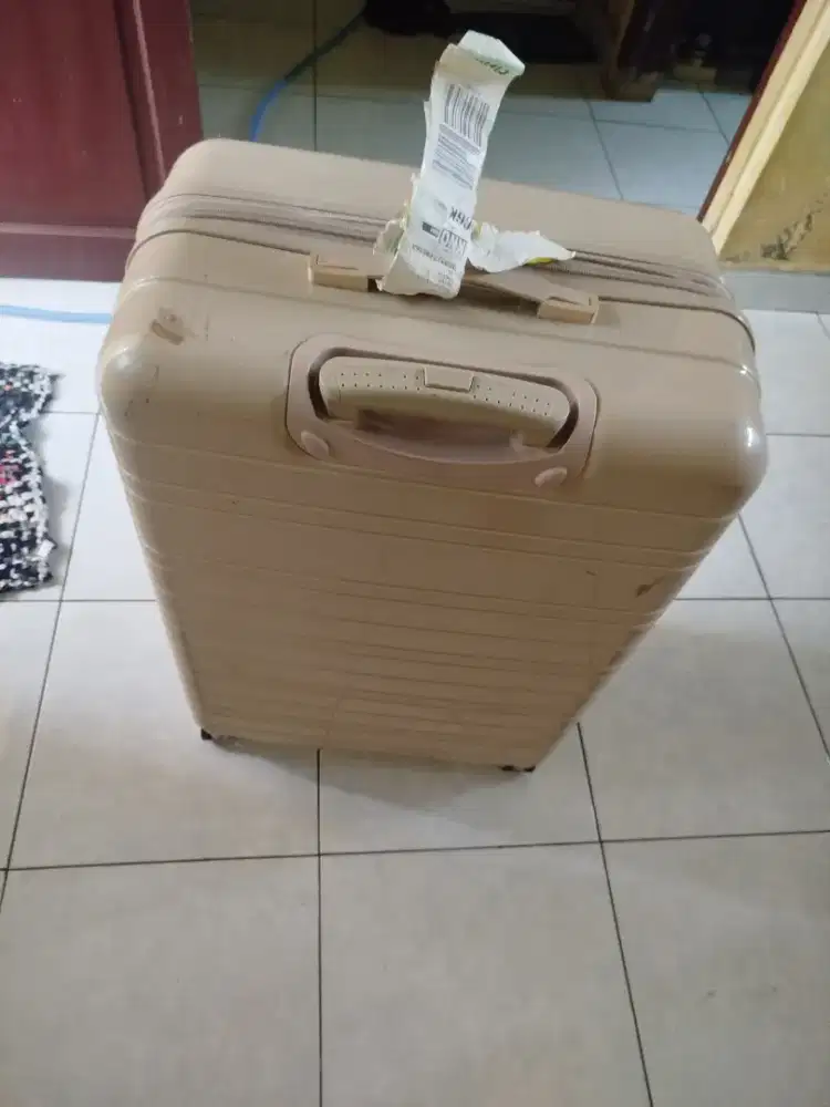Koper besar minus pemakaian saja