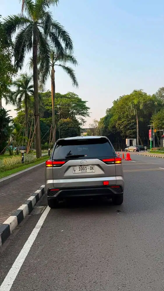 Toyota Kijang Innova Zenix V CVT Bensin