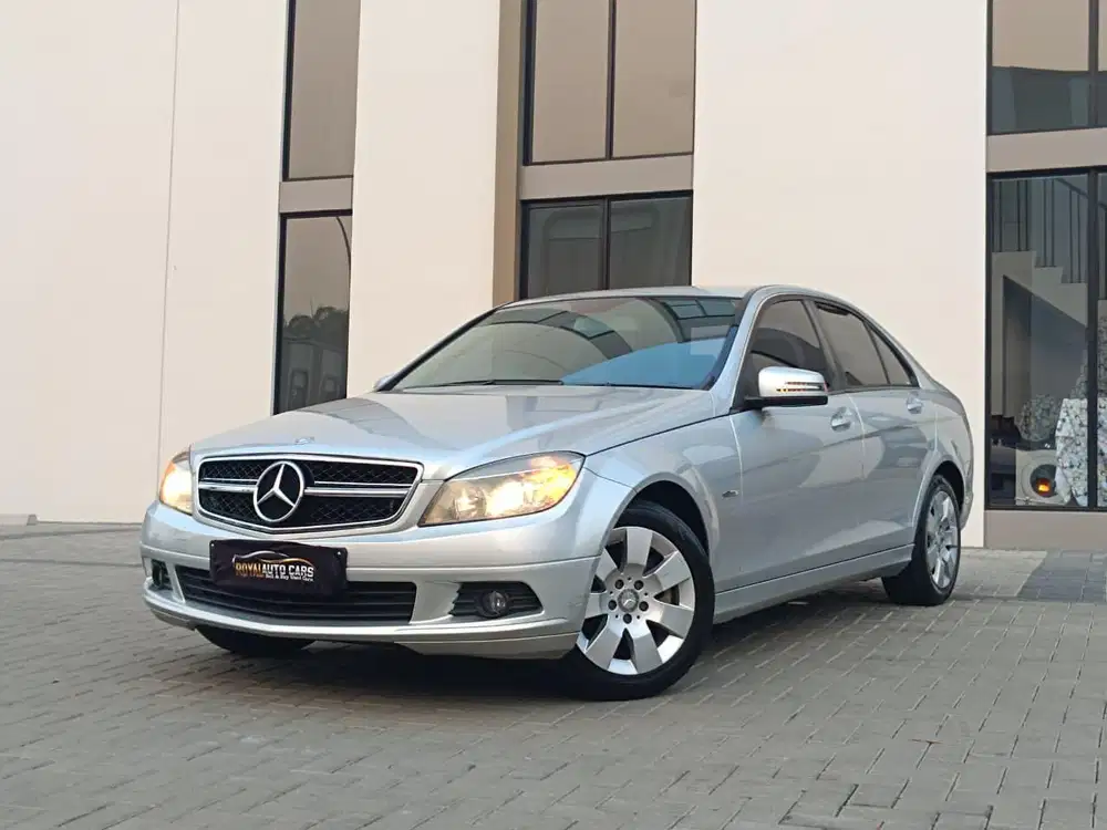 LOWKM Kondisi ISTIMEWAH! Mercedes-Benz C200 W204 CGI 2010 SIAP PAKAI