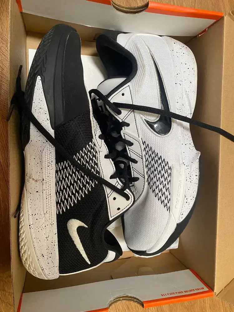 Sepatu basket Nike GT