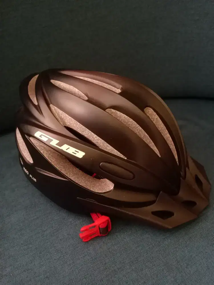Helm sepeda merk GUb