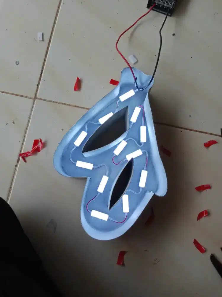Tukang Huruf Timbul
