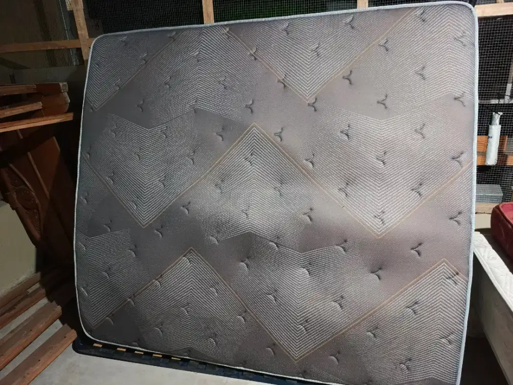 Kasur inthebox 180x200 belum setahun