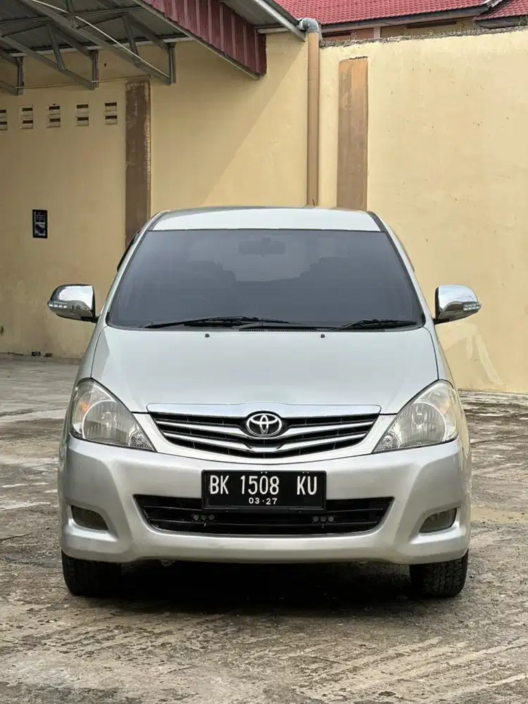 Toyota innova 2.0 G at matic 2011