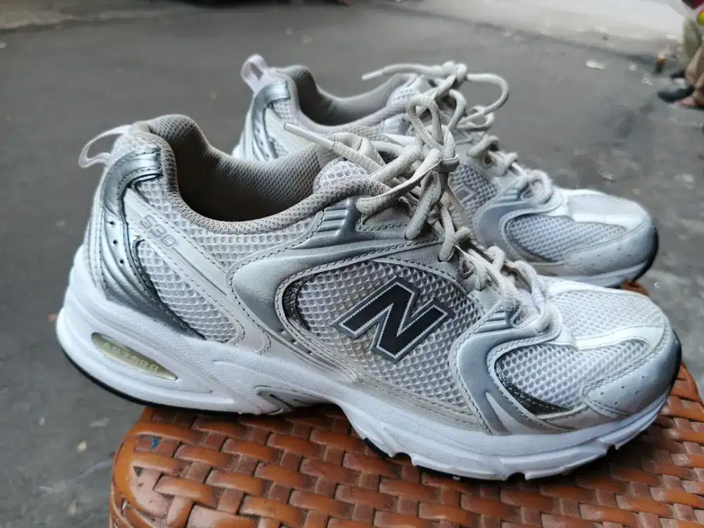 Jual Sepatu New balance 530 size 42 original bisa kirim bayar cod
