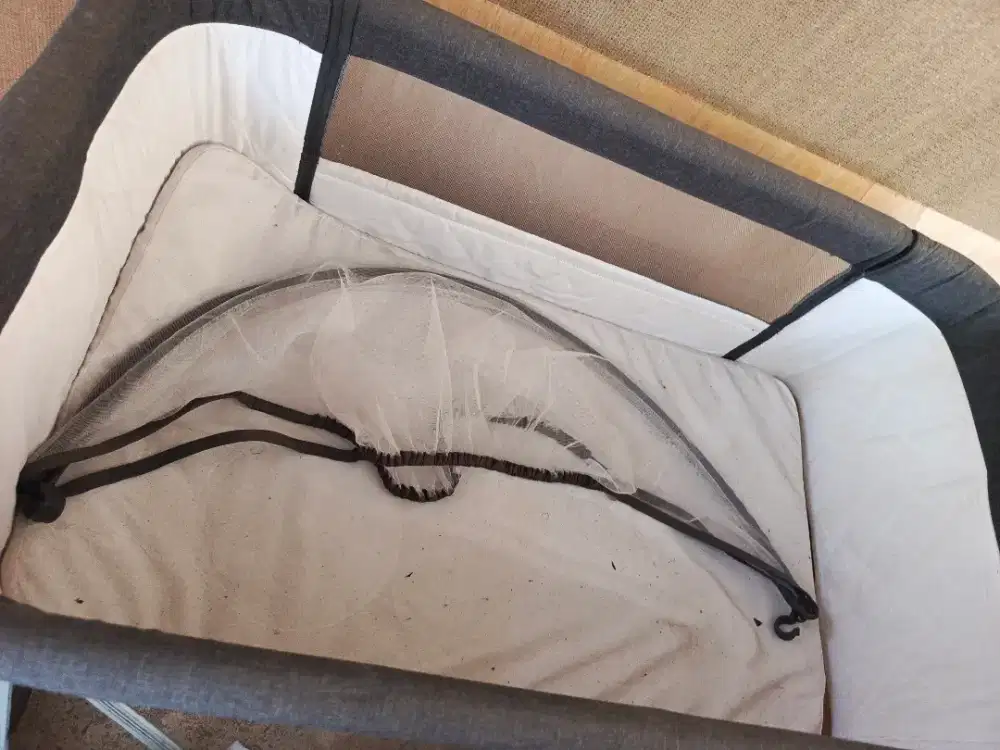 Tempat tidur bayi