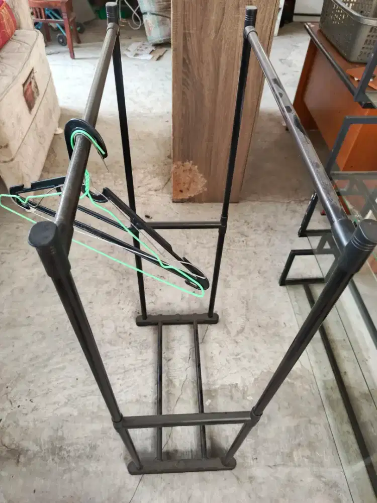 Tempat jemuran handuk