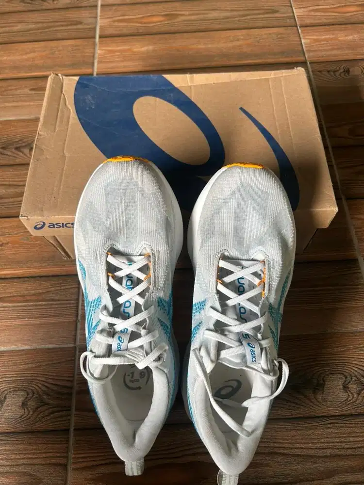 Sepatu lari ASICS NOVABLAST 5