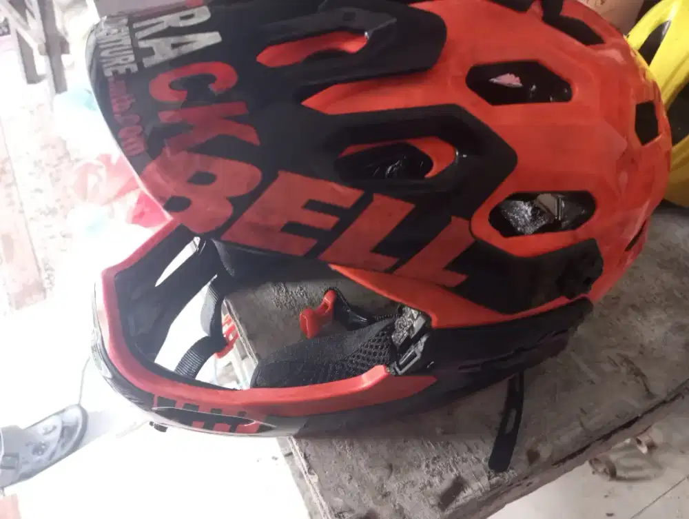 Helm ff merek bell enteng kuat
