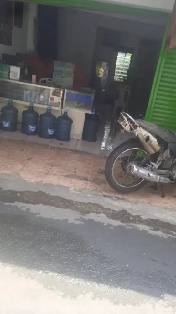 dibutuhkan kurir untuk antar jemput pesanan, foto hanya pemanis
