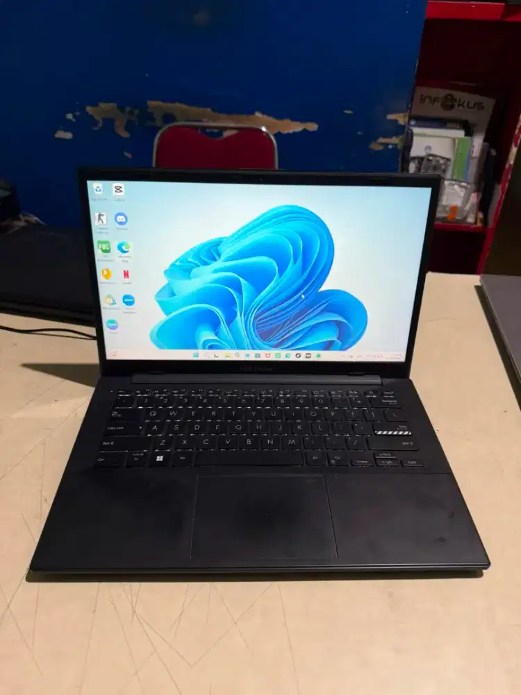 ASUS Vivobook Go