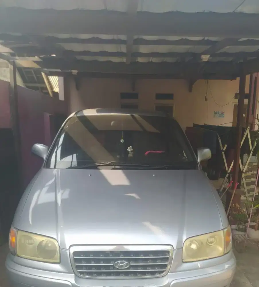 Mobil hyundai trazet
