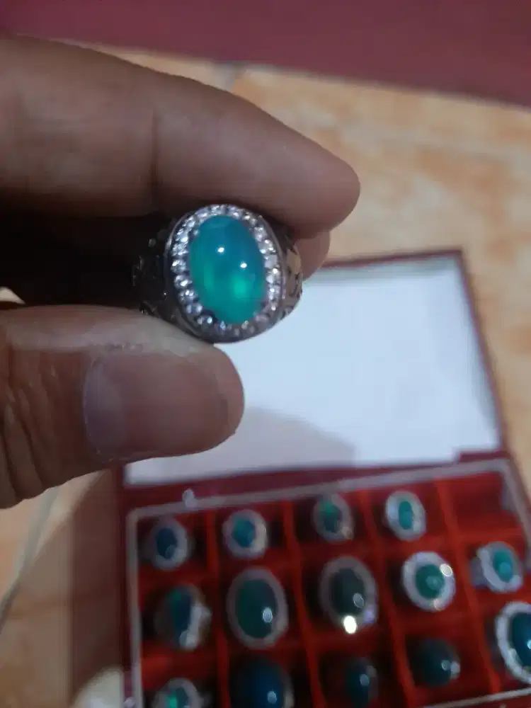 Batu bacan giwang ajib