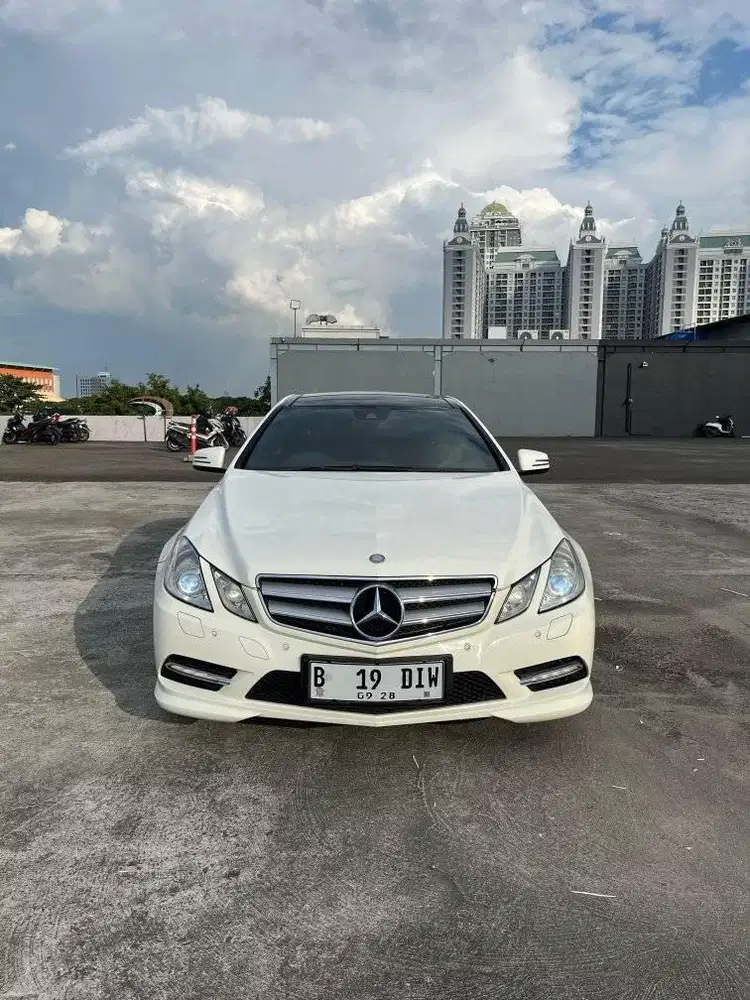 MERCEDES-BENZ E 250 COUPE 2013
Elegant Coupe