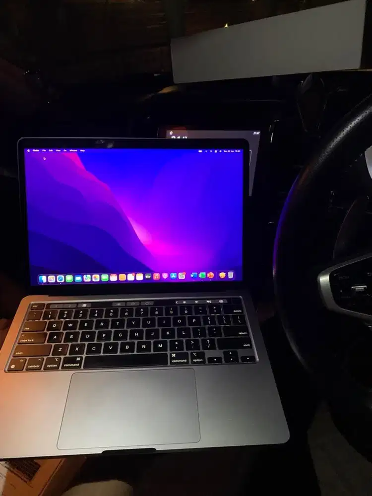 Macbook pro m1 8/256 touchbar