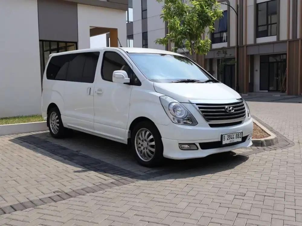 HYUNDAI H1 ROYAL AT 2014 PUTIH