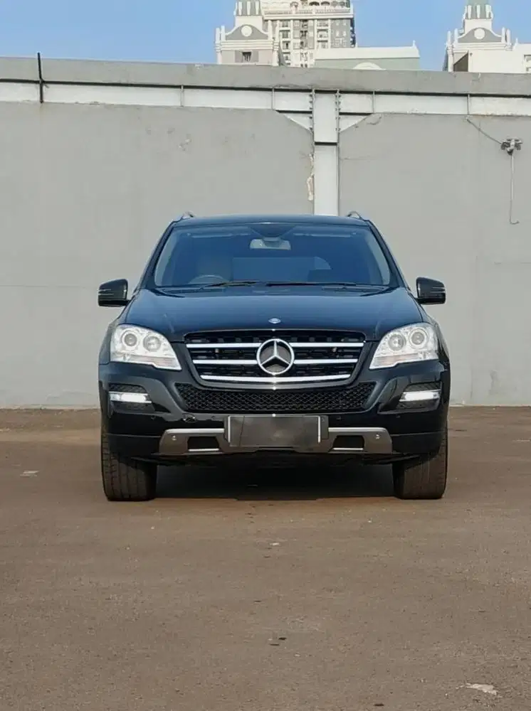 Mercedes Benz Mercy ML300 ML 300 AWD AT 2011 Black on Black