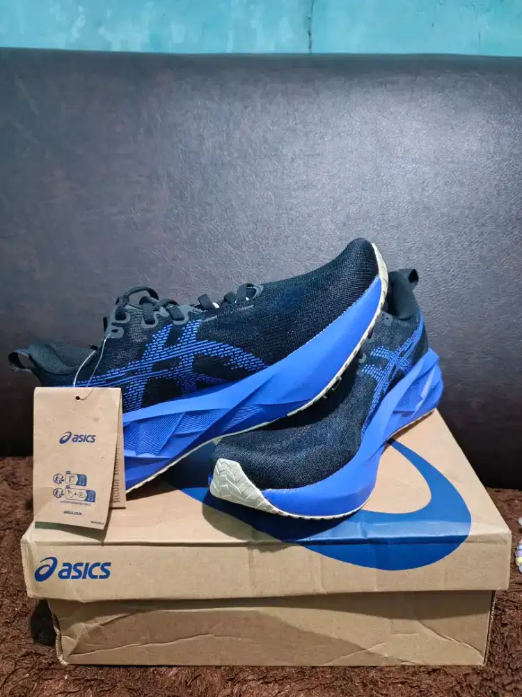Asics Novablas 5