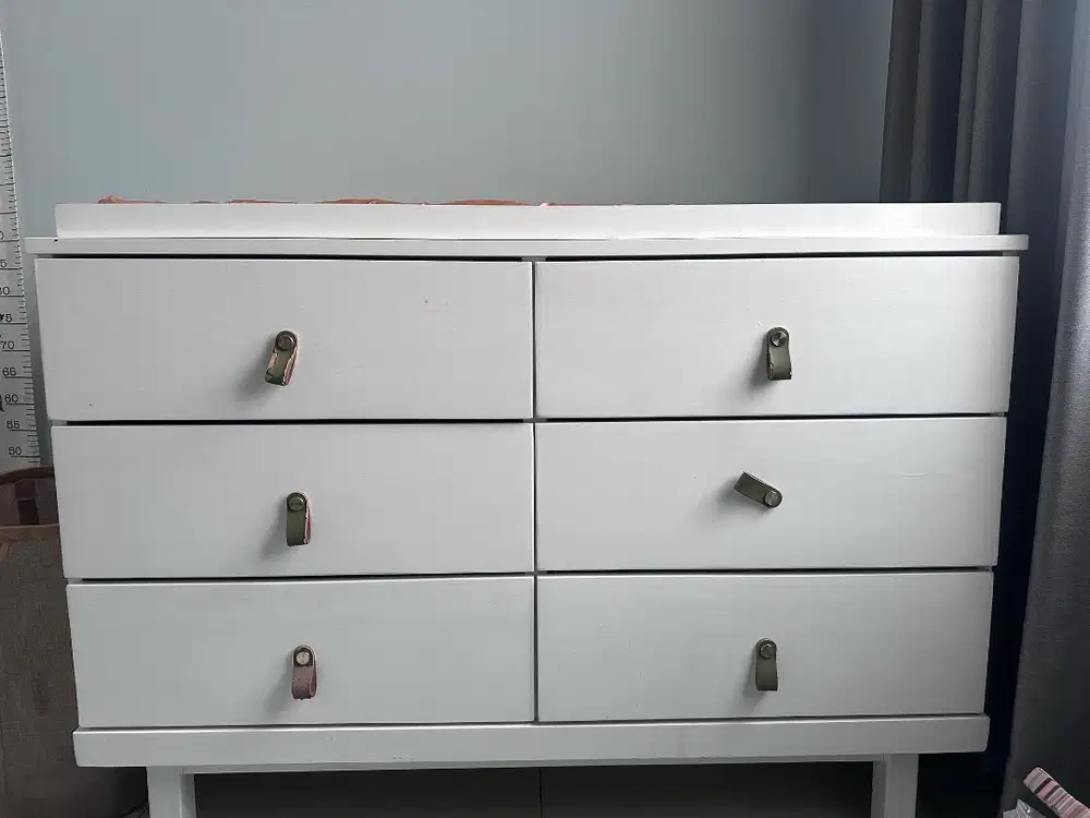 Changing Table dan Lemari Baju Anak