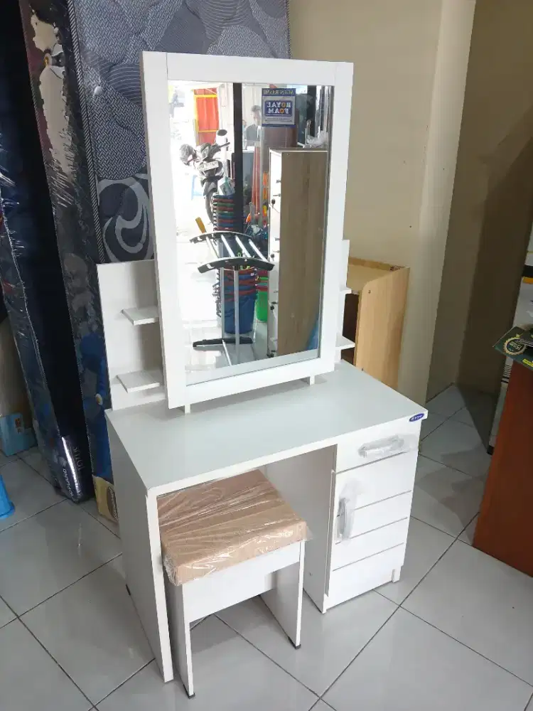 Meja Rias Putih Cantik