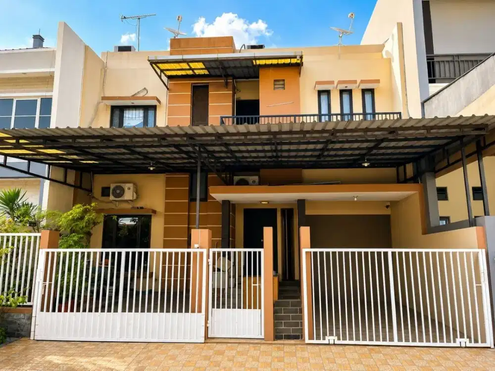 Rumah Pakuwon City MINIMALIS STRATEGIS  BAGUS
