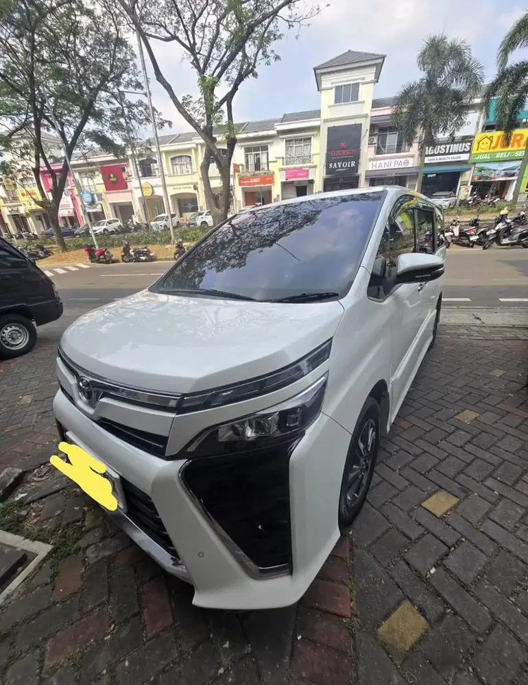 Toyota Voxy 2021 Putih