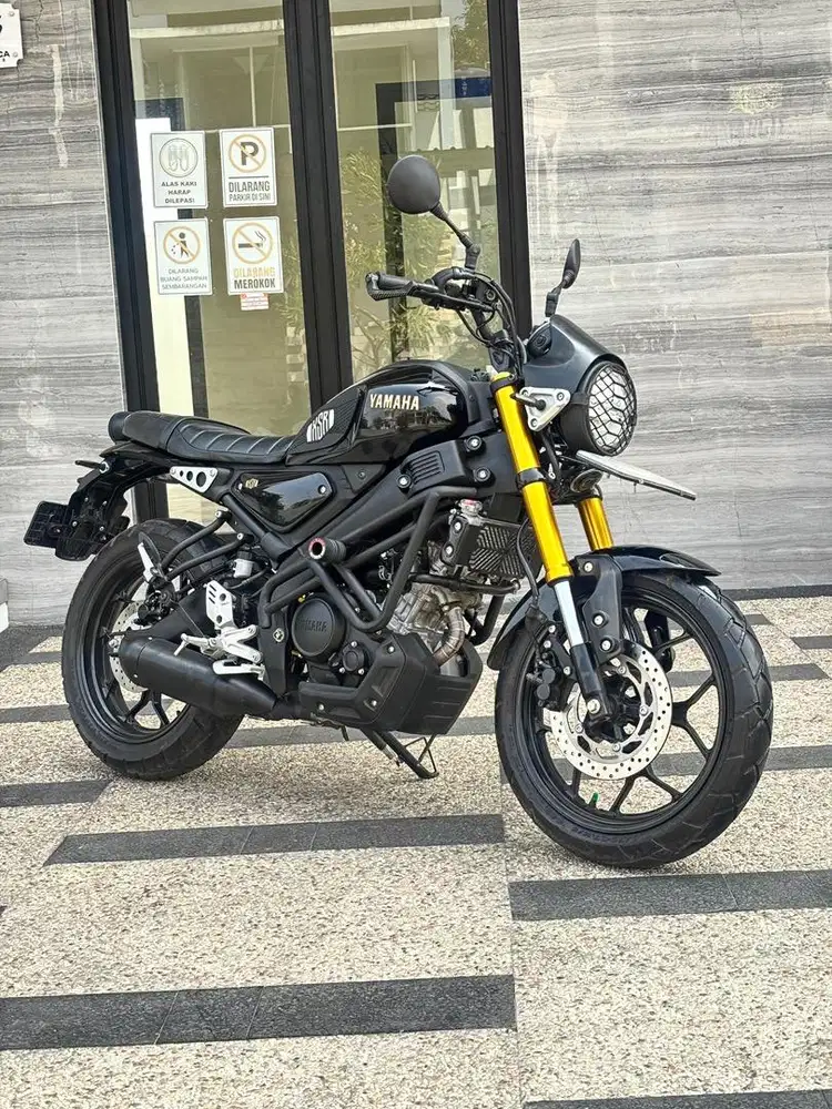 Yamaha XSR 155 VVa thn 2024 Hitam Metalik Odo 2rb Plat N Koko Motor