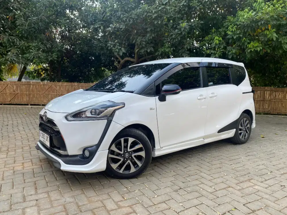 Toyota Sienta Q 2017