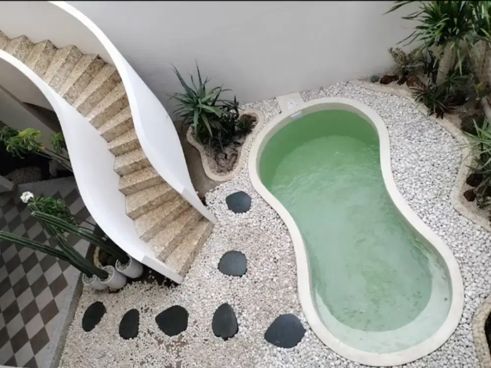 Di jual villa mewah bergaya eksentrik area Dago