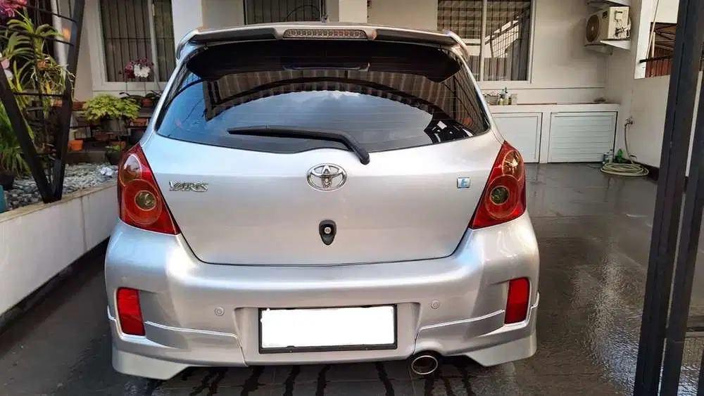 Toyota Yaris (2012) SILVER MATIC