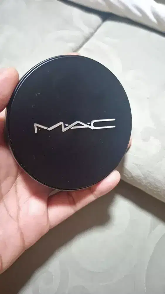 MAC Powder Foundation shade NC20