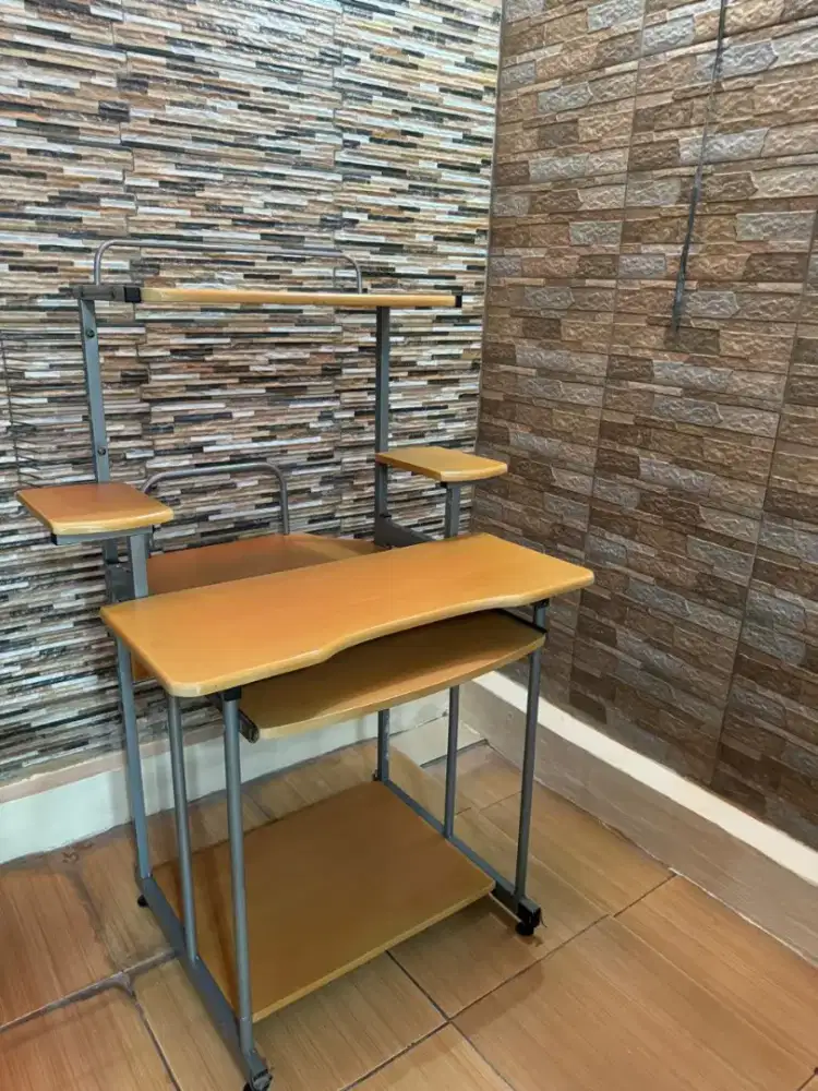 Jual Meja Masih Bagus bahan Kayu kuat