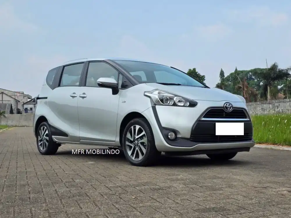 Toyota Sienta V AT 2017 Antik