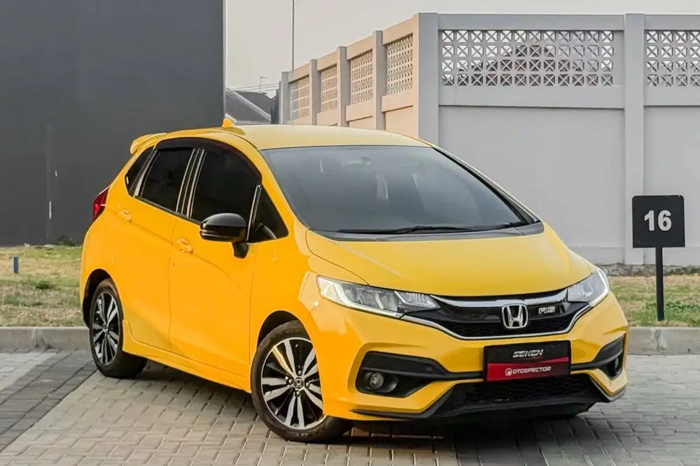 Honda Jazz GK5 1.5 RS CVT Matic 2019 Kuning. LOW KM RECORD!!!