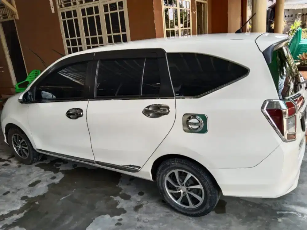 Daihatsu Sigra R Deluxe