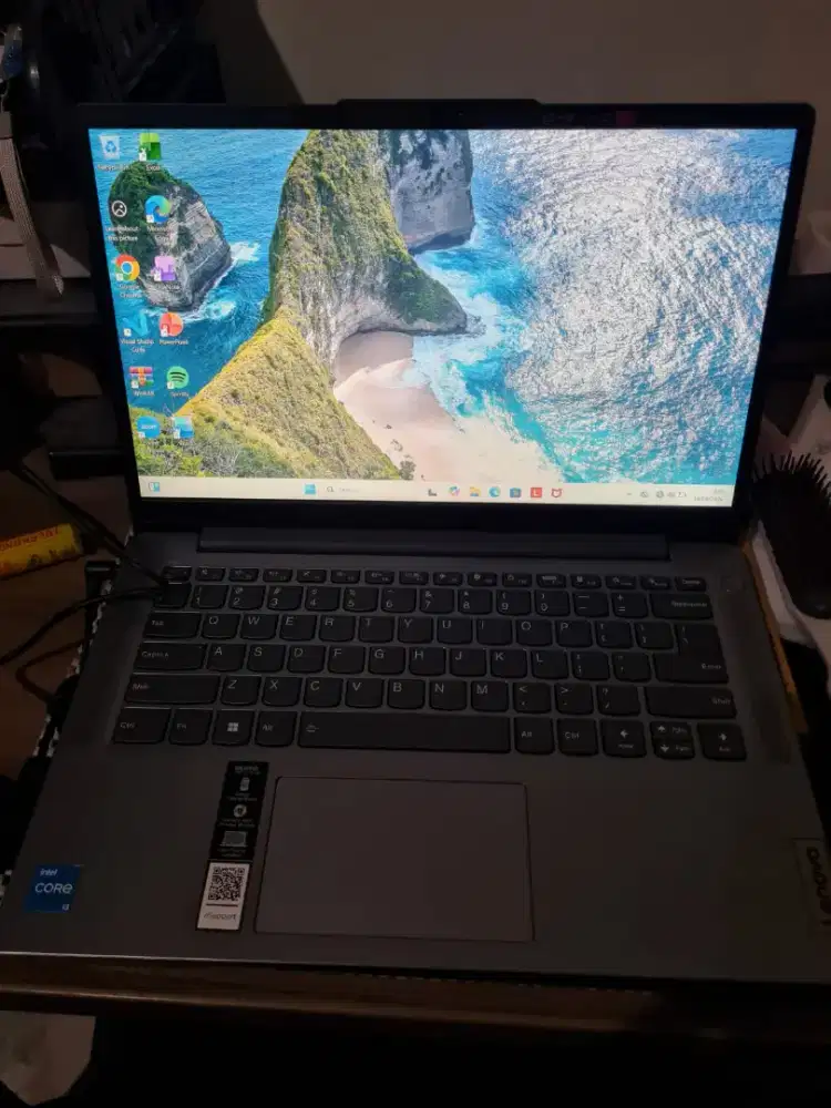 laptop Lenovo model IdeaPad Slim 3 14 IRU8.
