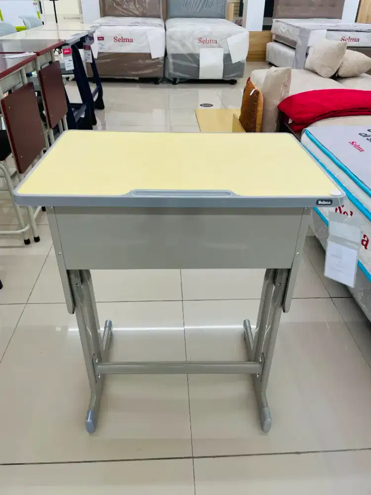 Jestar kursi sekolah