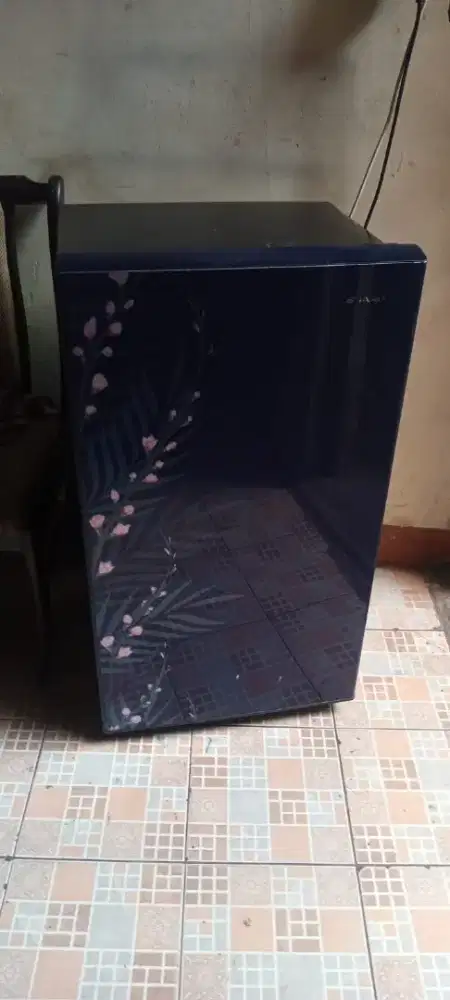 Jual kulkas SHARP satu pintu siap untuk d antar