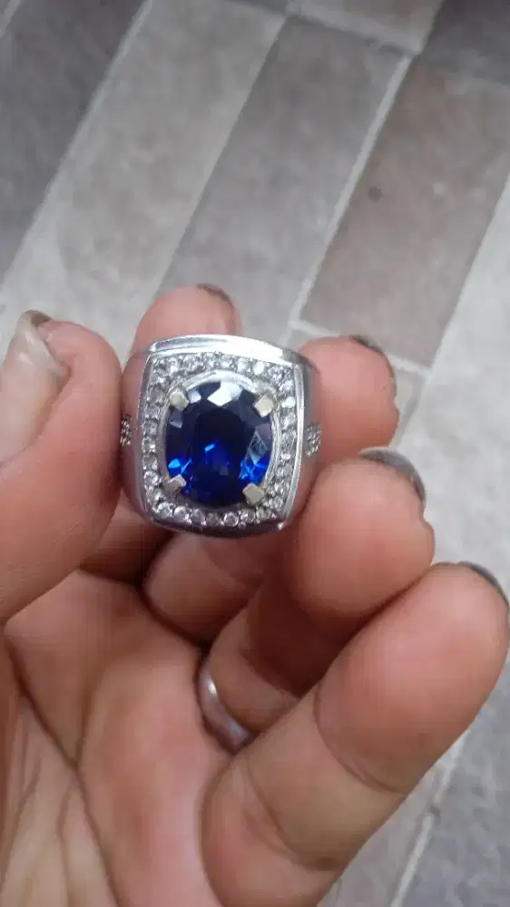 Cincin blue safir sintetis bukan batu